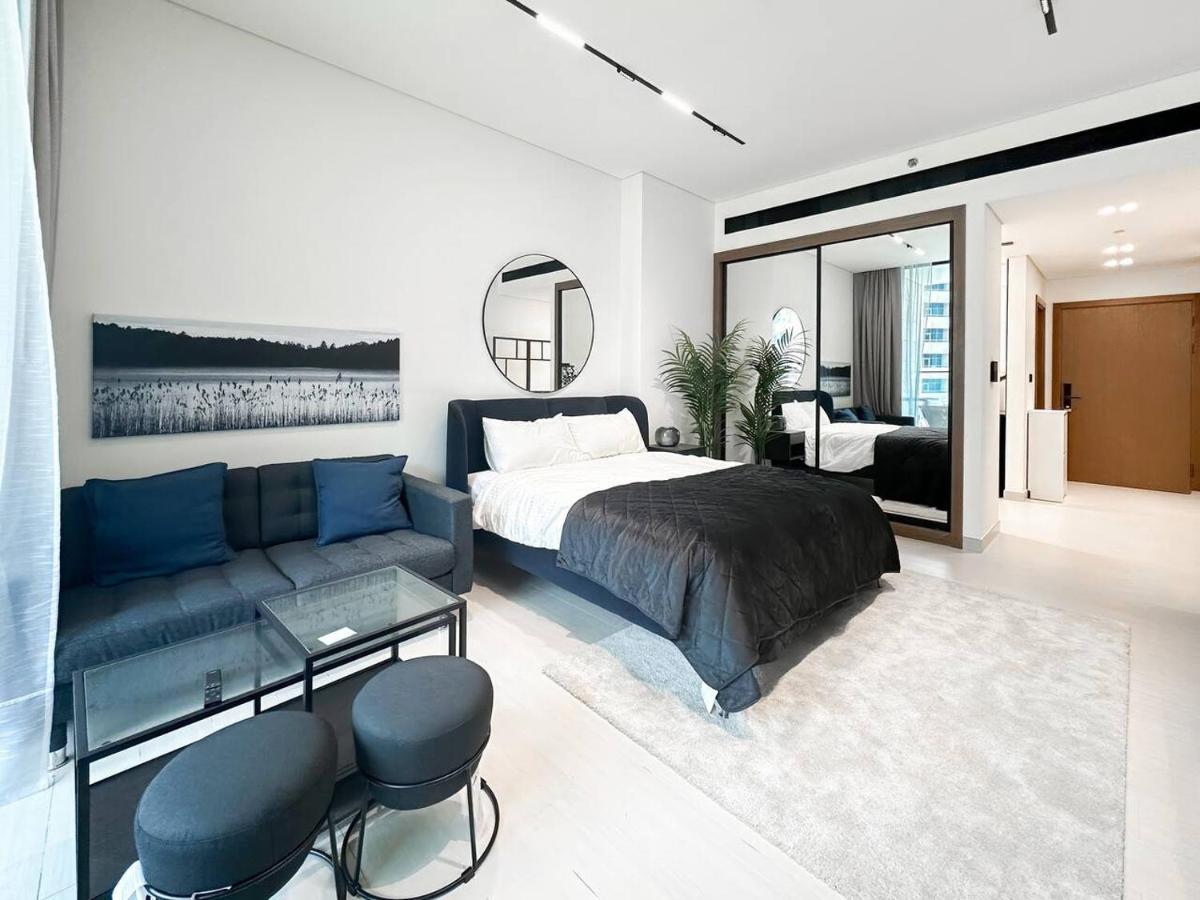 Modern Studio with Private Jacuzzi - 2