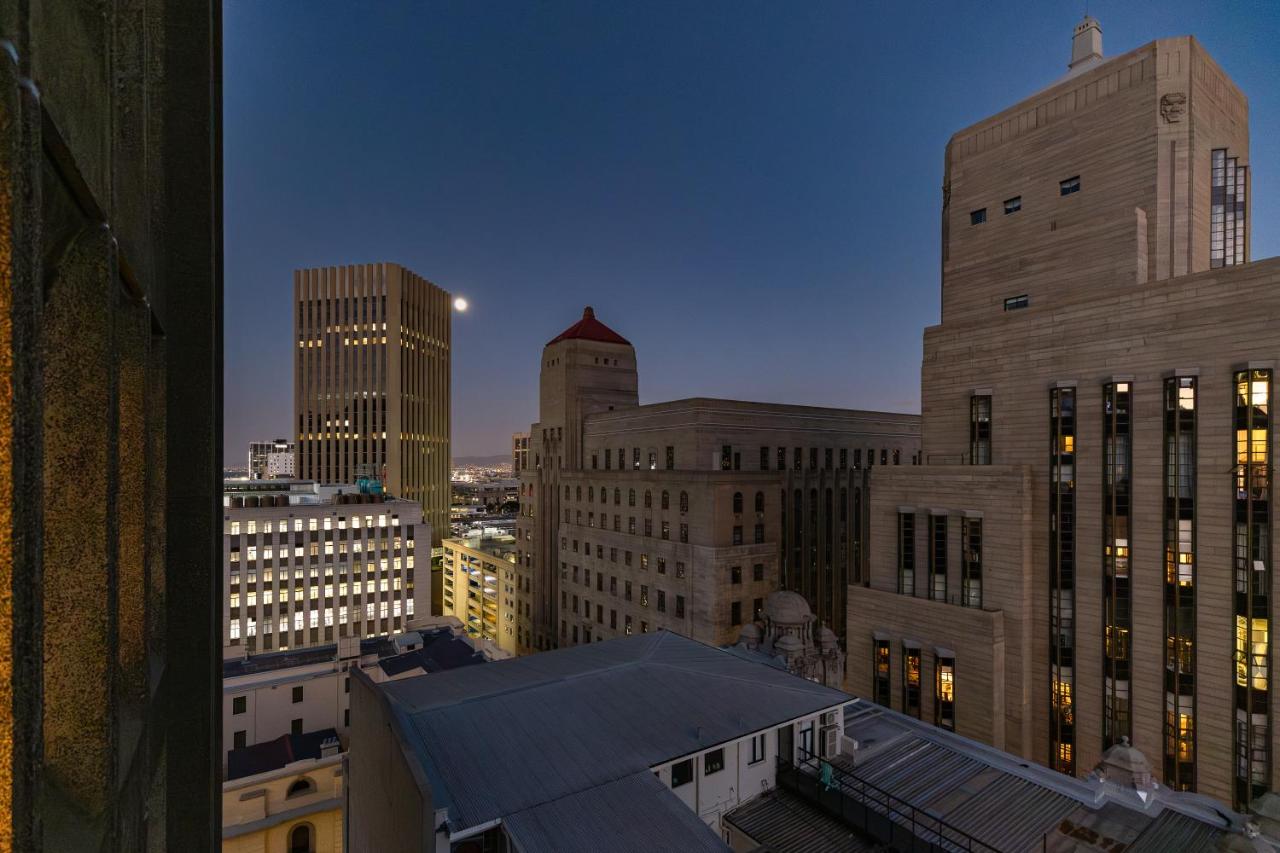 #1202 Cartwright - Bold & Stylish - 3