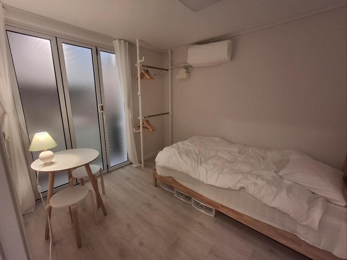 two-bedroom in sinchon - 5