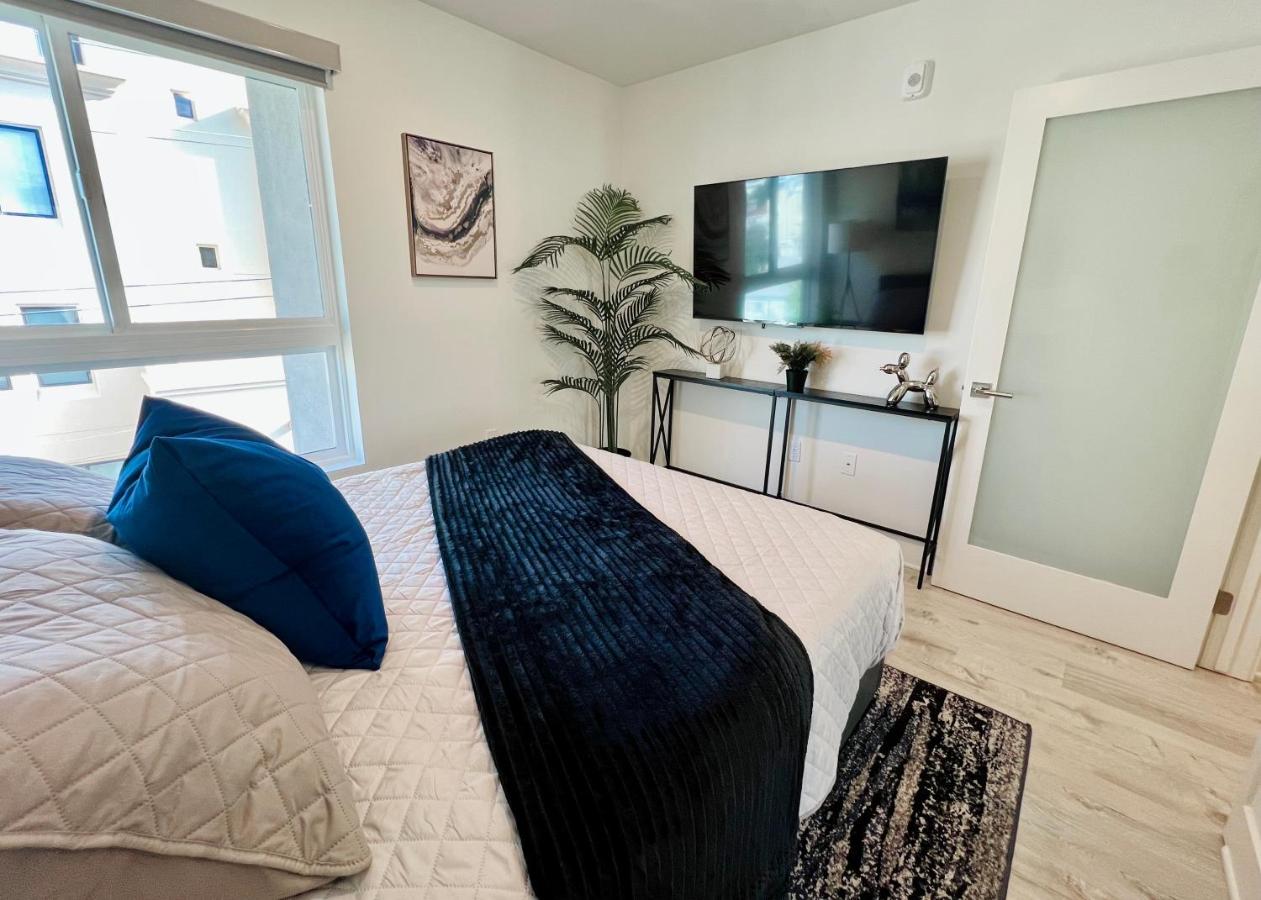 Cozy Century City 2 Br Sleeps 6 with Parking 505 - 5