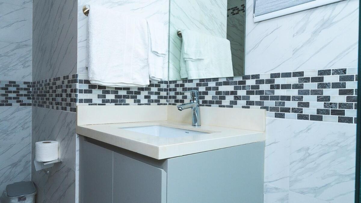 Kingston Penthouse with Pool and Mountain View - 3