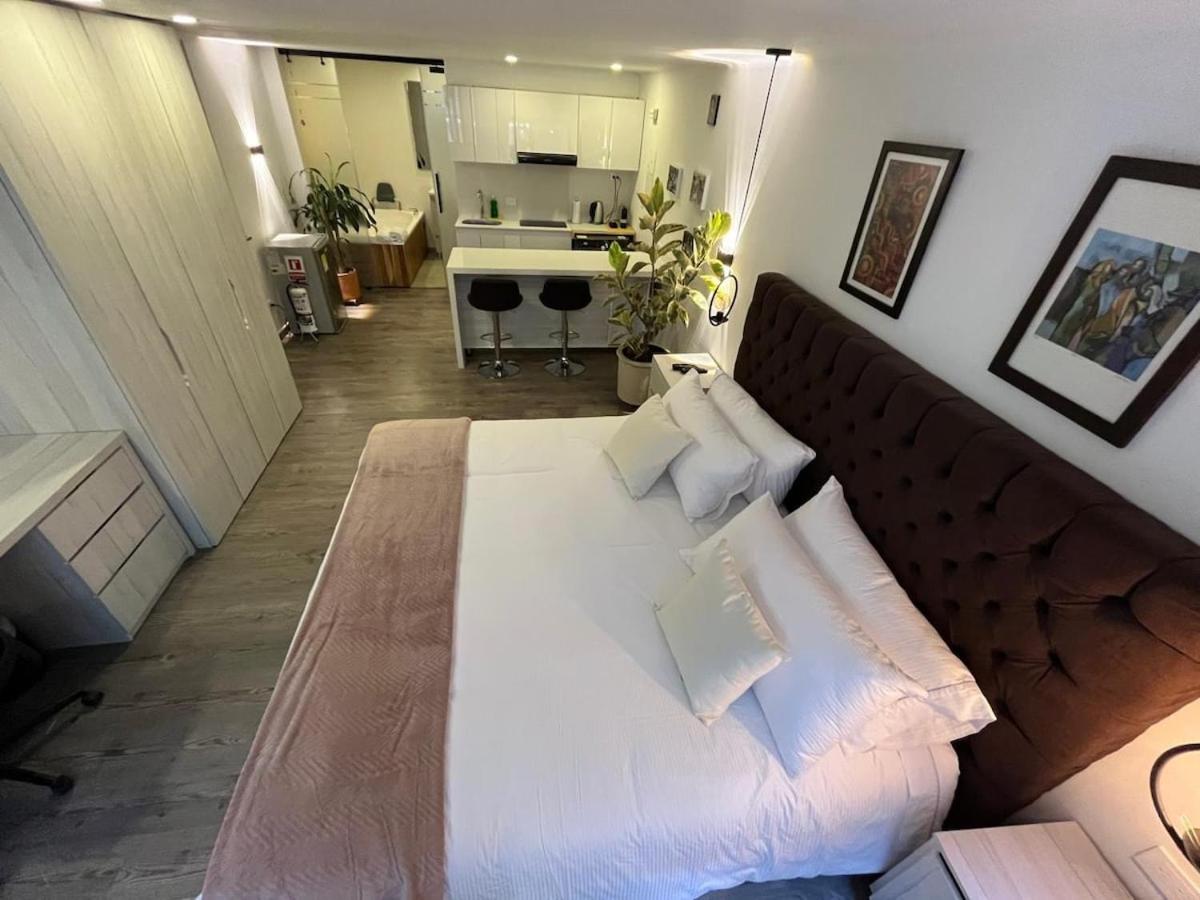 Suite con Jacuzzi Privado en Zona T - 4