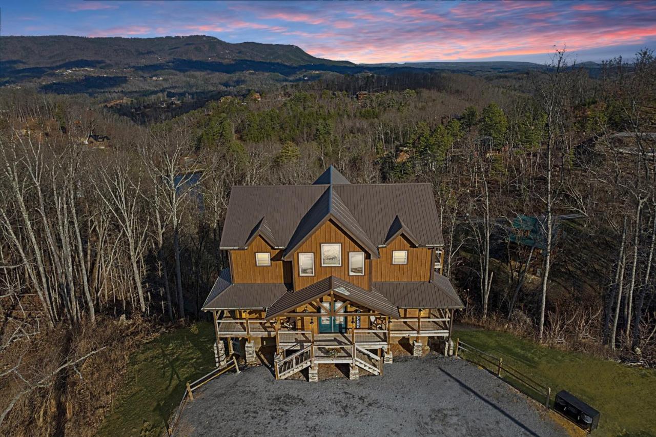 Mountain Moonshine Cabin — photo 1