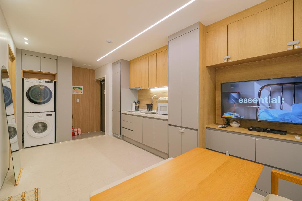 Gangnam Seolleung 5min, New Premium 2BR, 2 Queens, Rooftop, Gym - 4