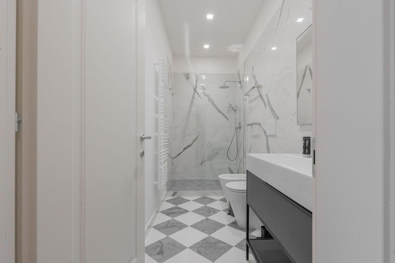 Duomo Window by Brunelleschi Hospitality - 3