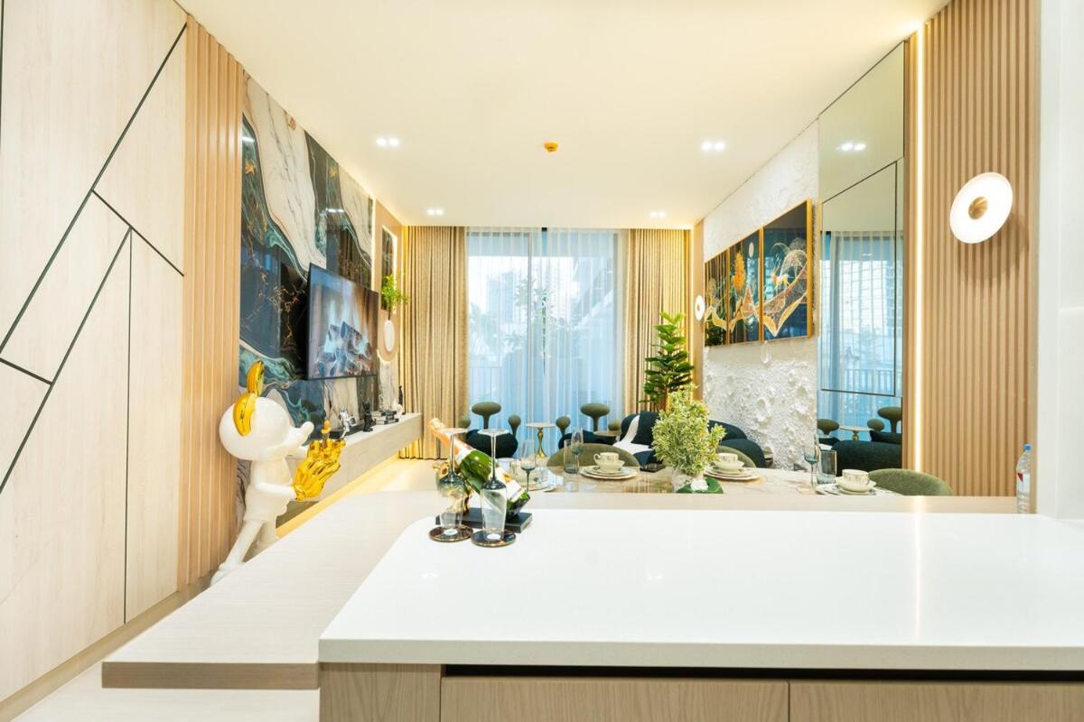 Binghatti Aurora, JVC Dubai - Unique Round Bed Experience with pool view - 3