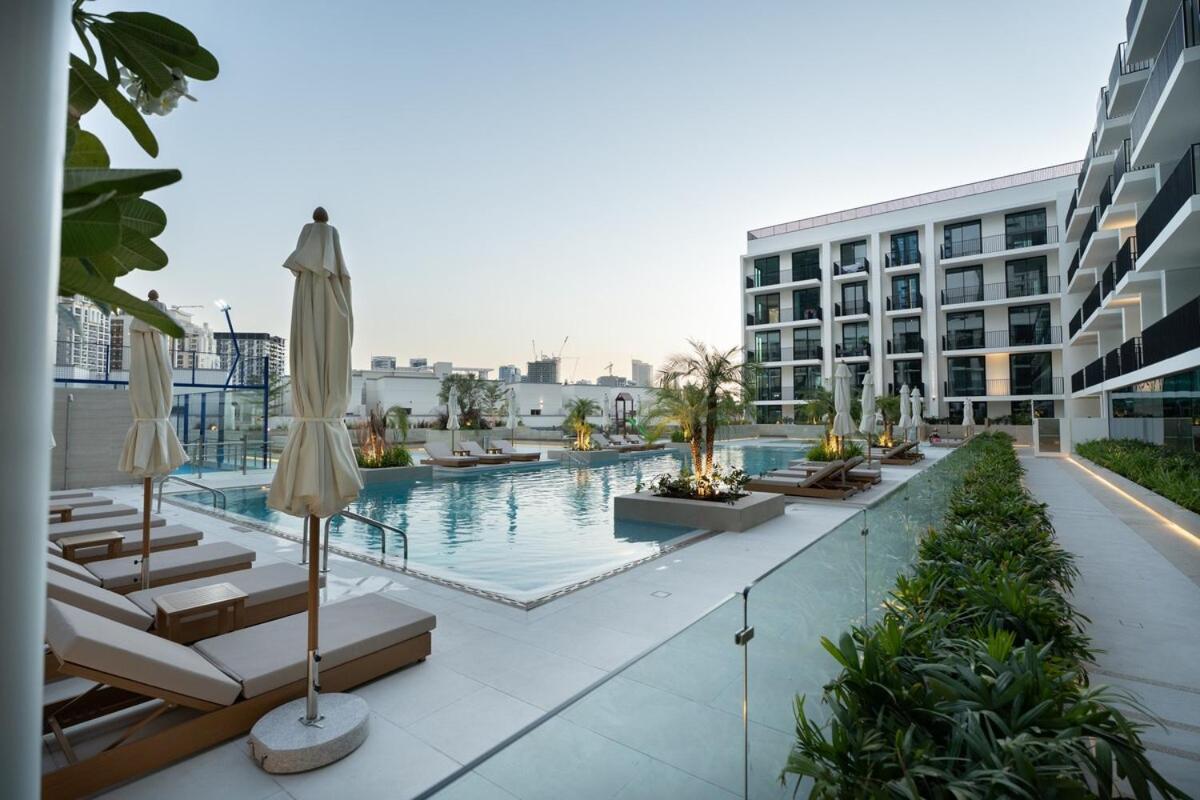 Binghatti Aurora, JVC Dubai - Unique Round Bed Experience with pool view - 4