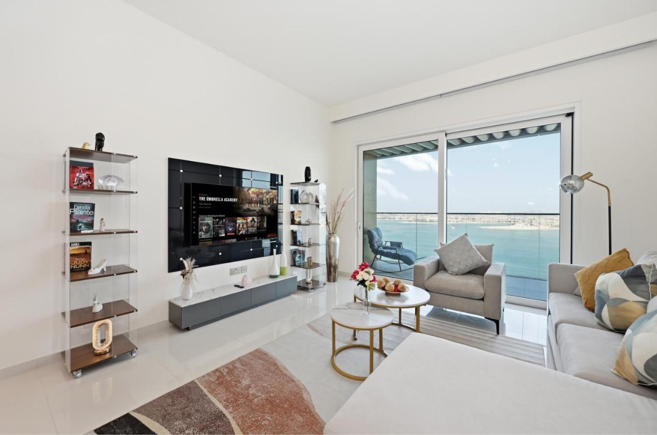 Luxury 2BR Emaar Beachfront with Private Beach & Infinity Pool, Palm Jumeirah & Atlantis Views - 4
