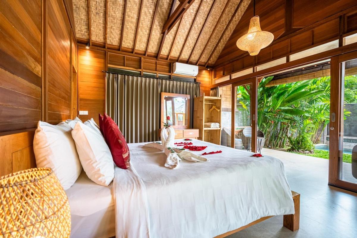 Warm Wooden Tropical Villa with Pool - 2