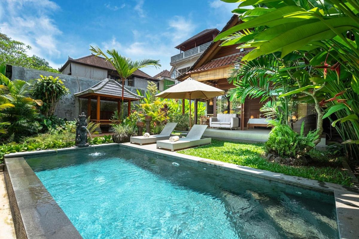 Warm Wooden Tropical Villa with Pool - 4