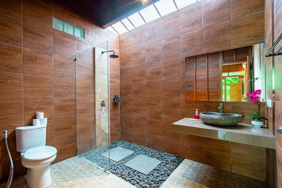 Warm Wooden Tropical Villa with Pool - 3