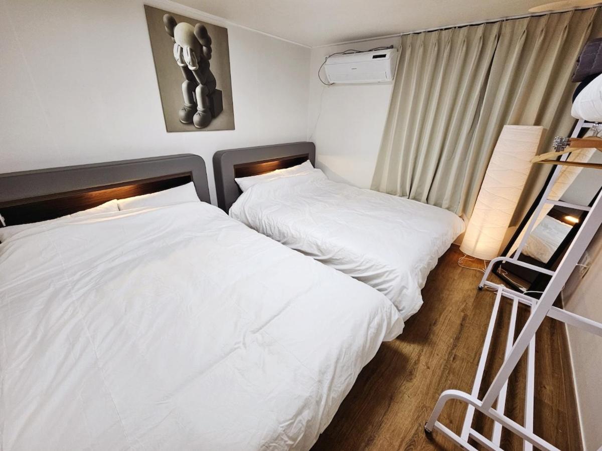 Gangnam Modern House 5 minutes from Yeoksam Station Sleeps 6 - 5