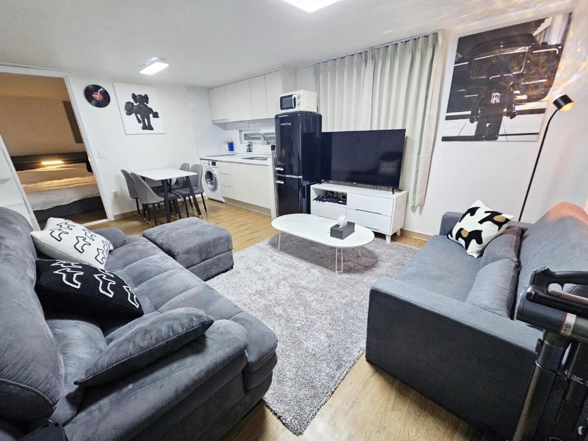 Gangnam Modern House 5 minutes from Yeoksam Station Sleeps 6 - 3