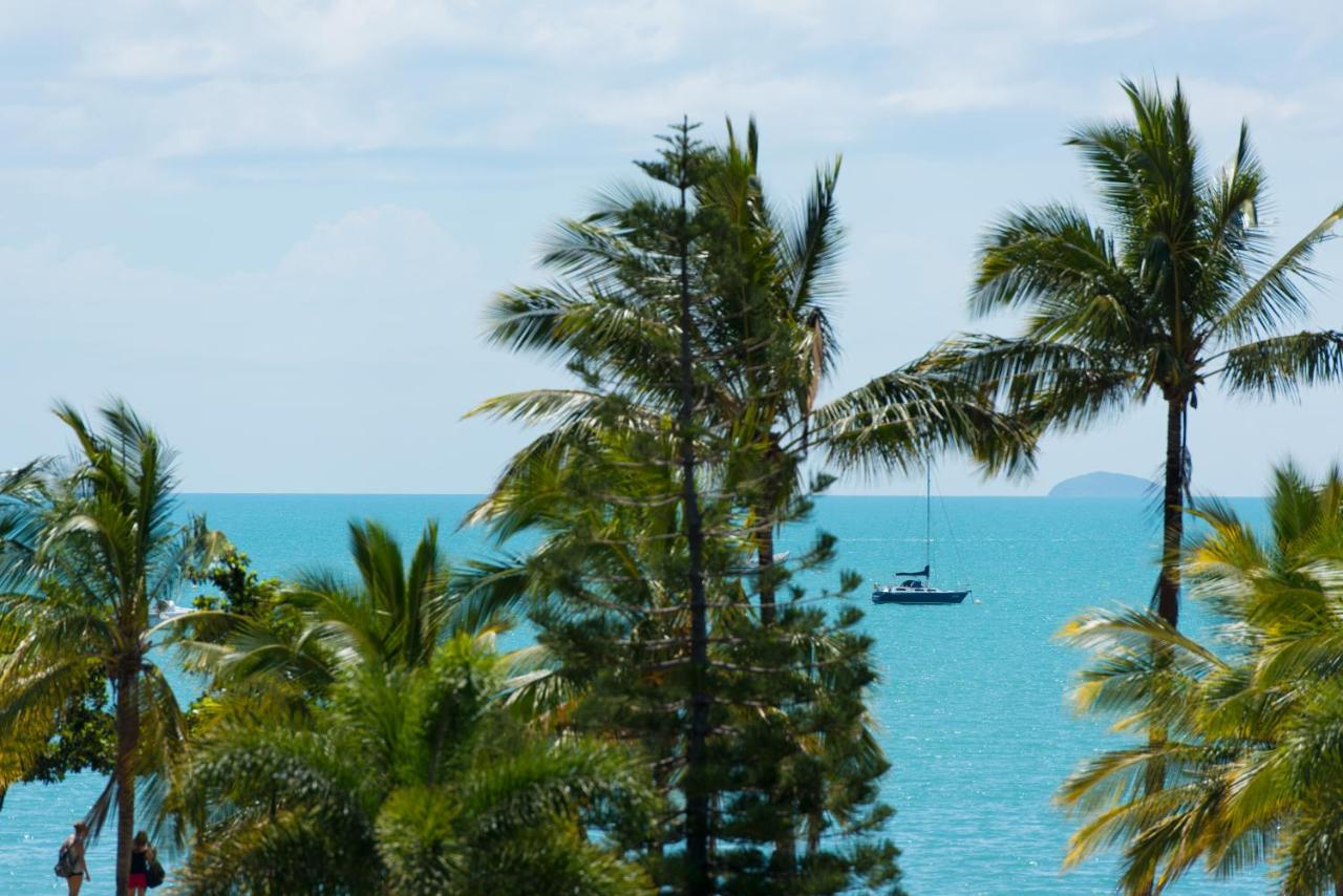 Beach: Heart Hotel and Gallery Whitsundays