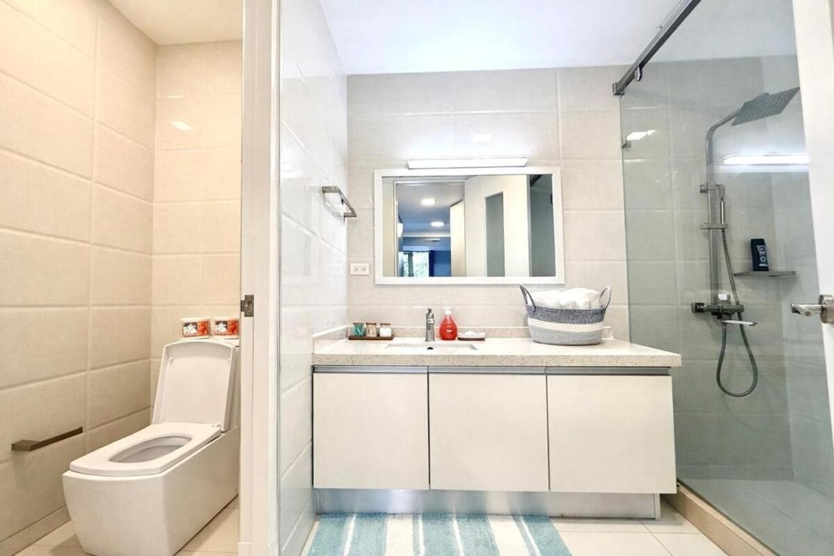 Paradise Haven at 20 South Ave Roof top pool - 2