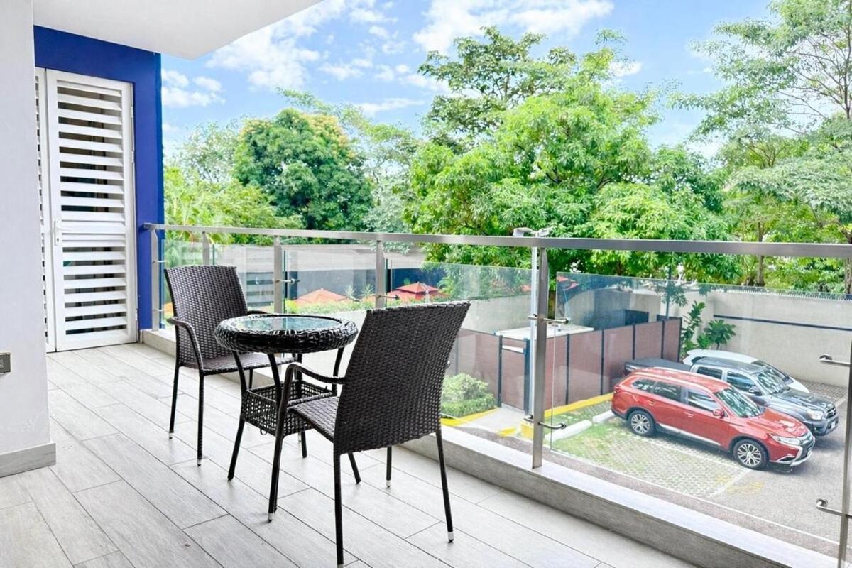 Paradise Haven at 20 South Ave Roof top pool - 4