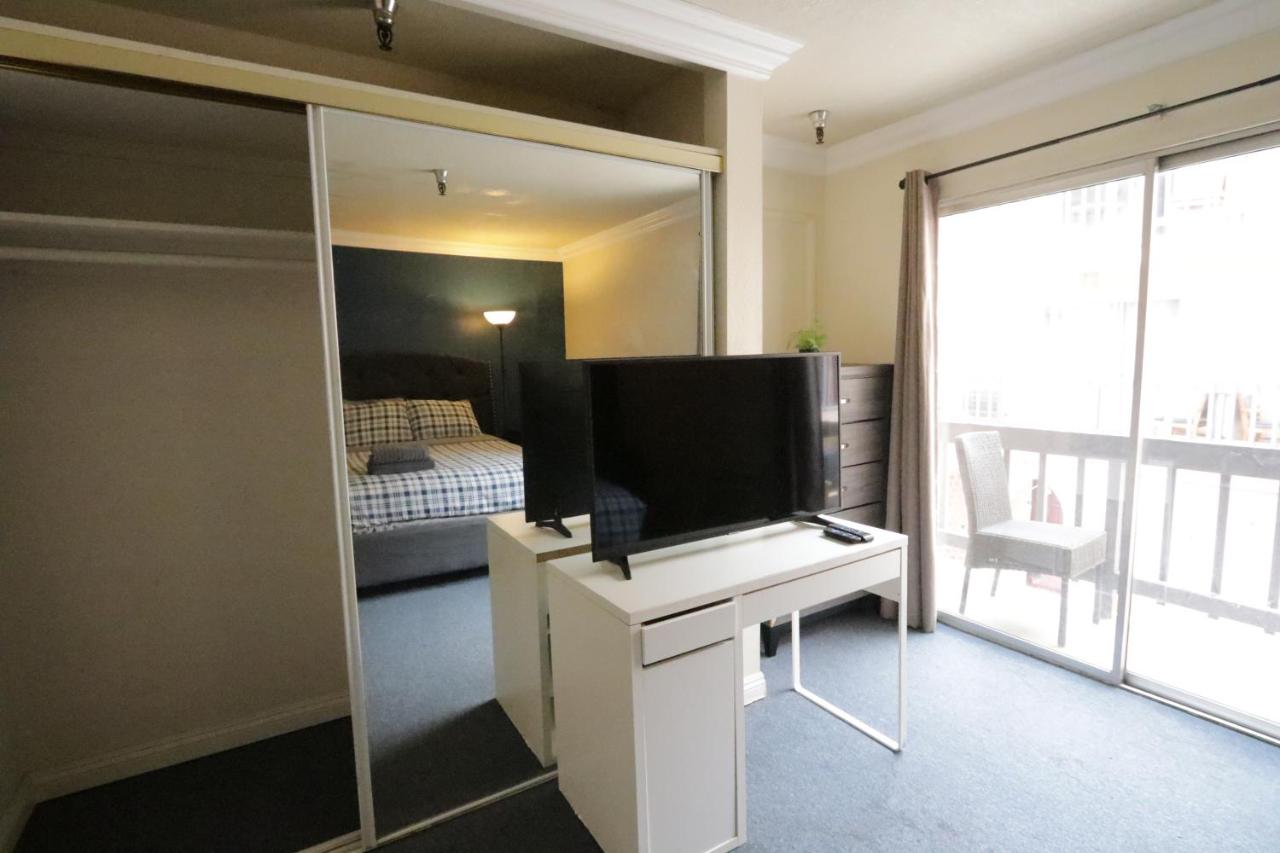 Beverly Hills Queen Bed Studio - 2