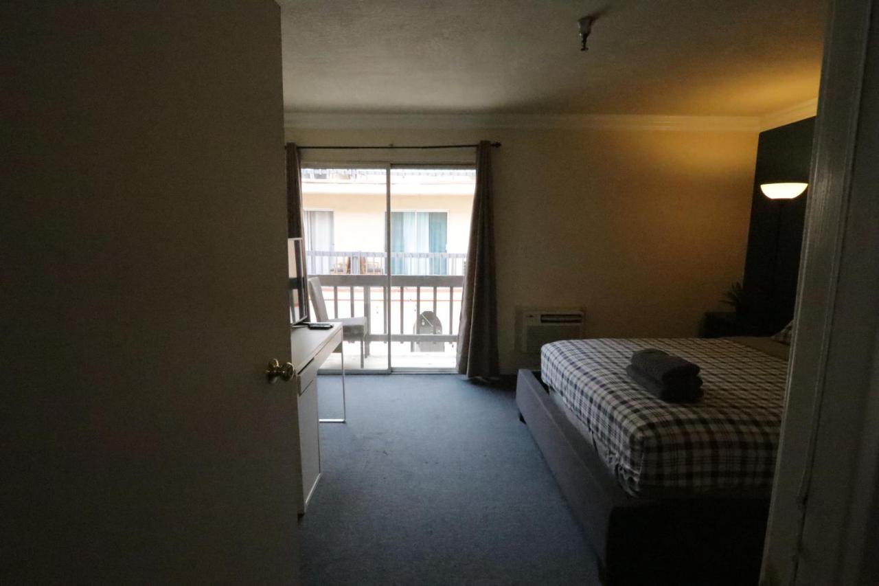 Beverly Hills Queen Bed Studio - 4