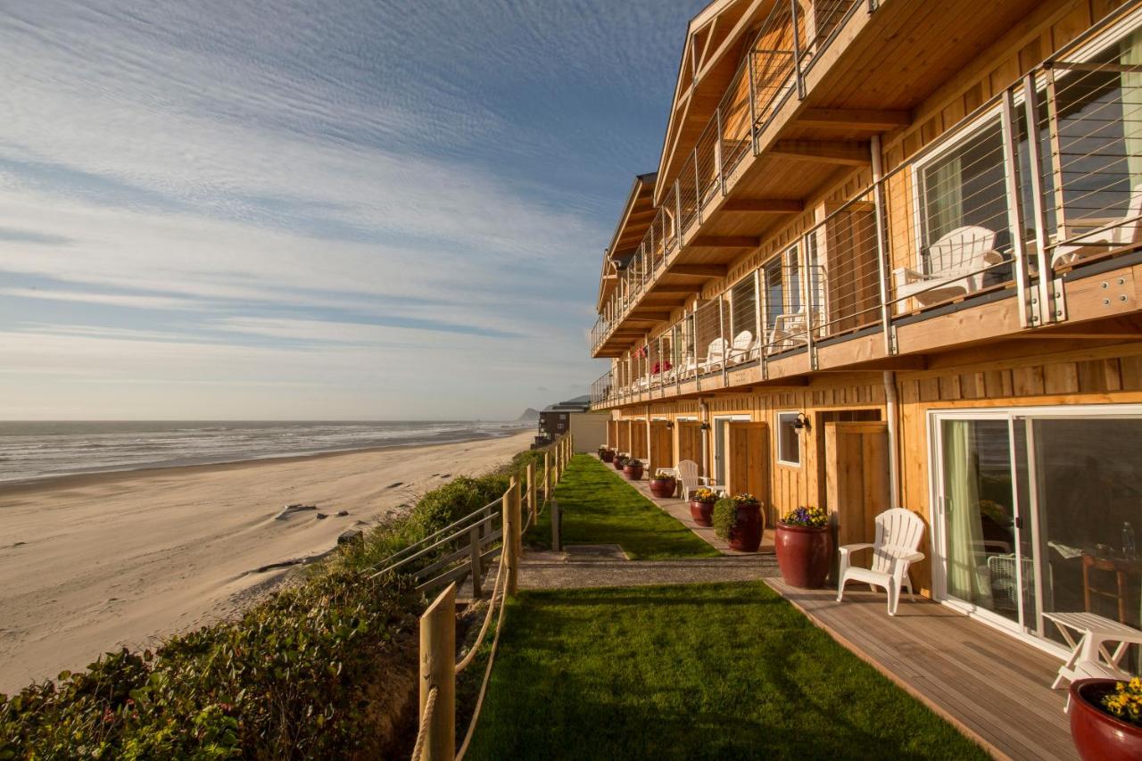 Pelican Shores Inn — photo 17