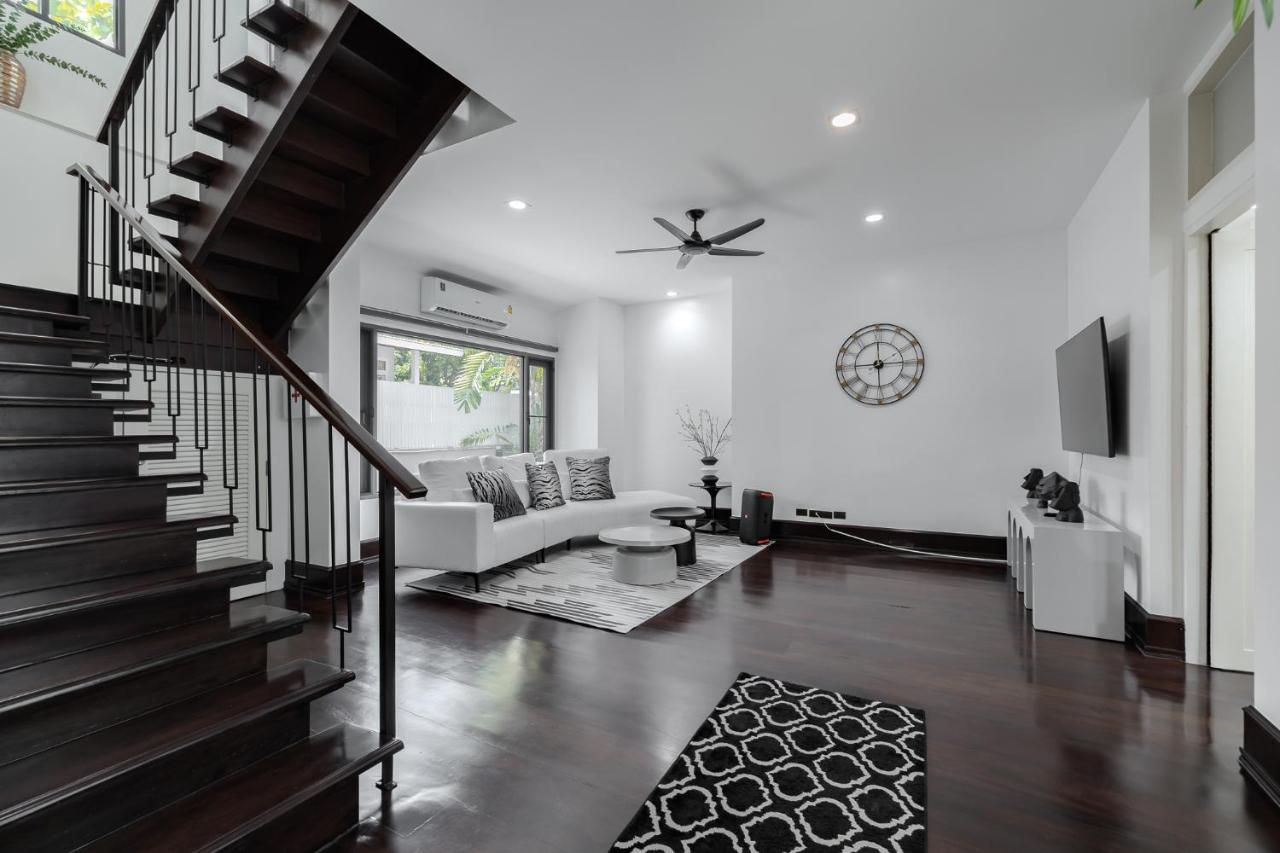 Thong Lo Modern Pool Villa In Center Of Bangkok - 2