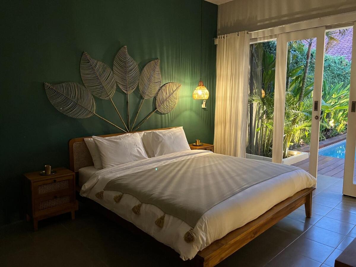Casa Oliva - Tropical Pool Villa on Trendy Seminyak Eat Street - 2