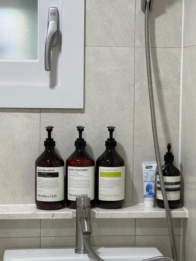 5min to Seoul Station, Airport Rail, Modern 2BR, Family & Groups - 3