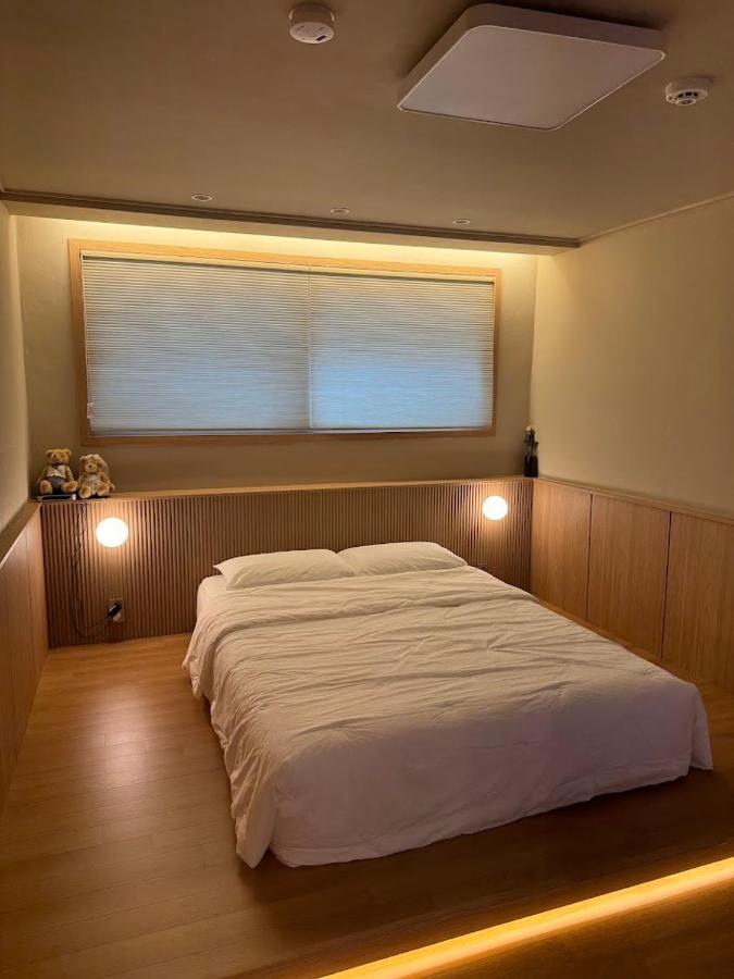5min to Seoul Station, Airport Rail, Modern 2BR, Family & Groups - 2