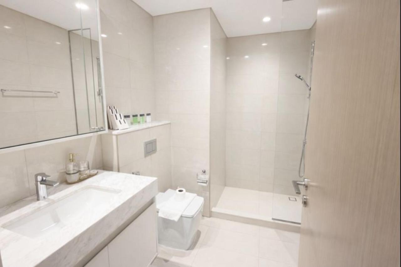 Burj Khalifa View 2BR Luxury Apartment in Dubai - 3