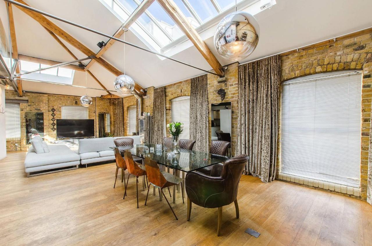 High-Ceiling Apartment in Iconic 1932 Art Deco Factory Conversion, London Bridge - 5