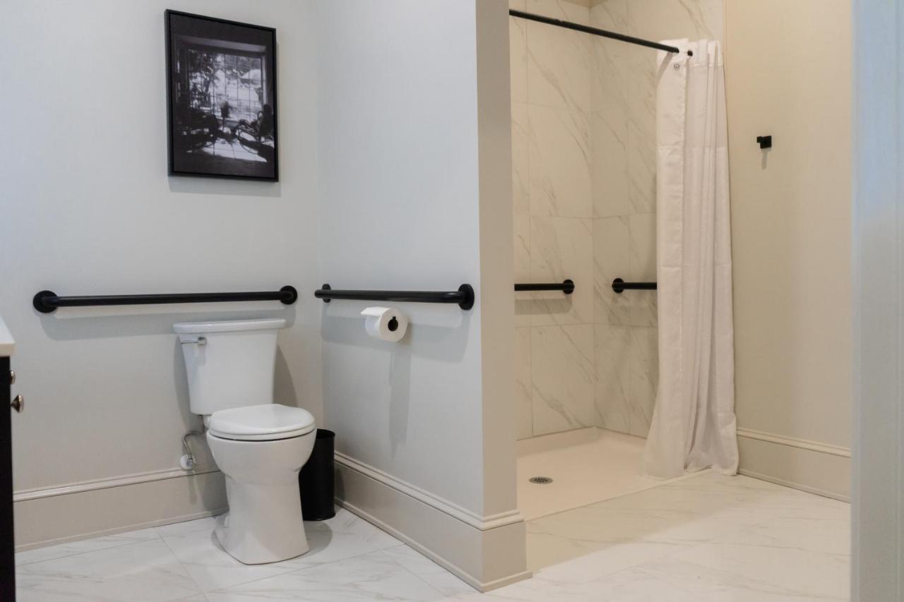 White House Hotel — photo 18