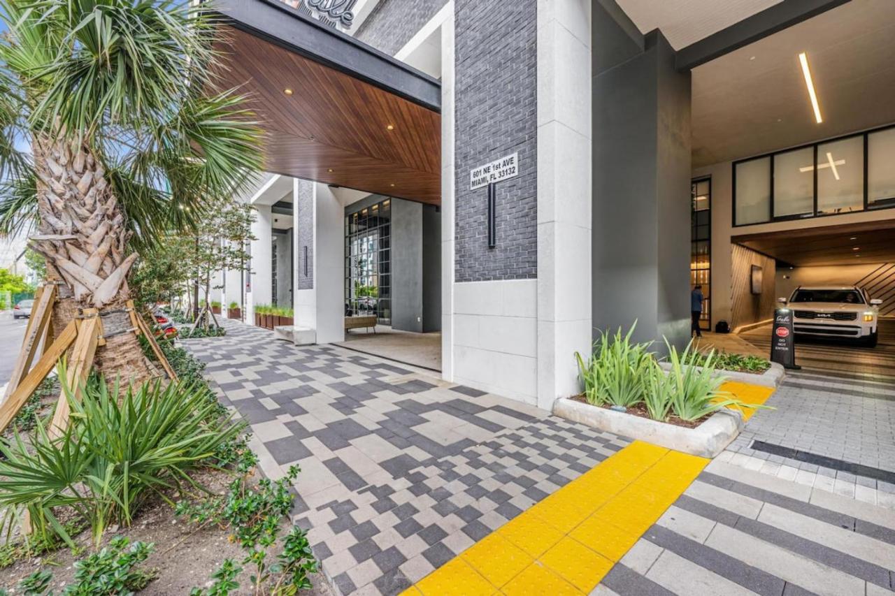 4612 High-Floor Studio w Skyline View and a 24-hour Gym in Downtown Miami