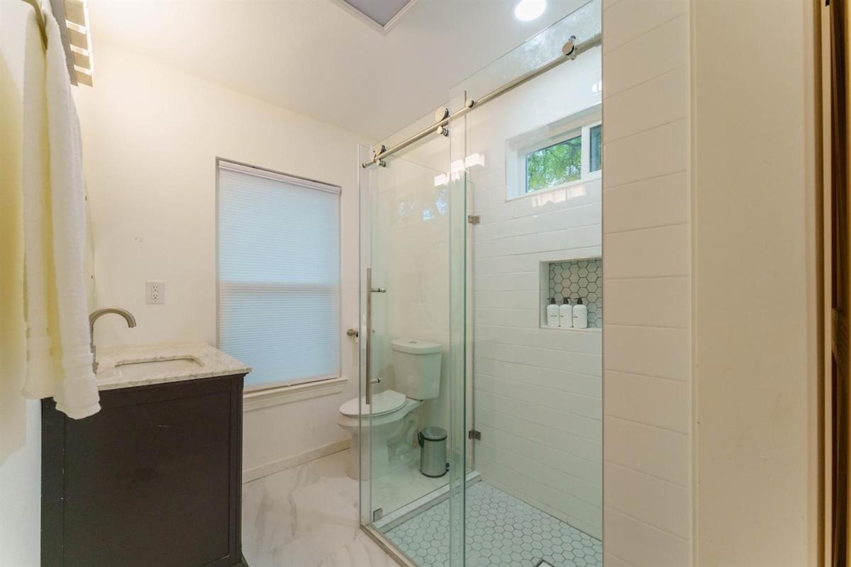 Cozy Austin Escape King and 3 Queens Family or Group - 3