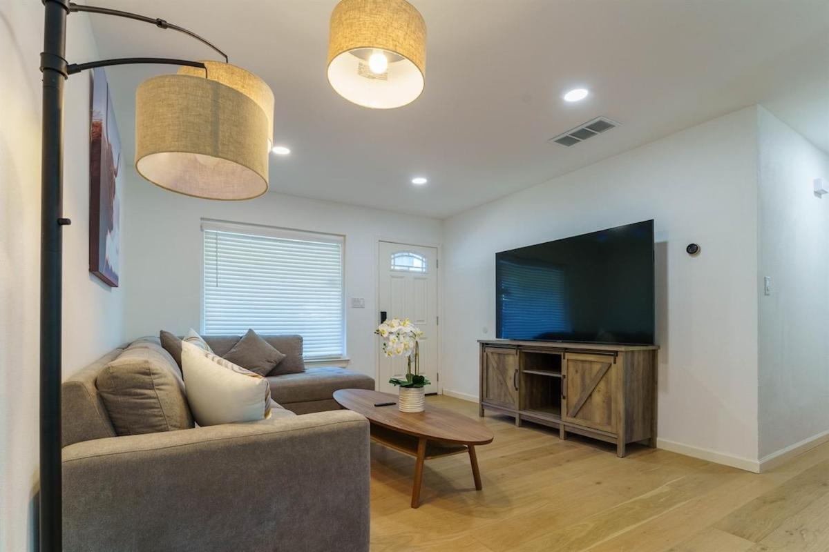 Cozy Austin Escape King and 3 Queens Family or Group - 5
