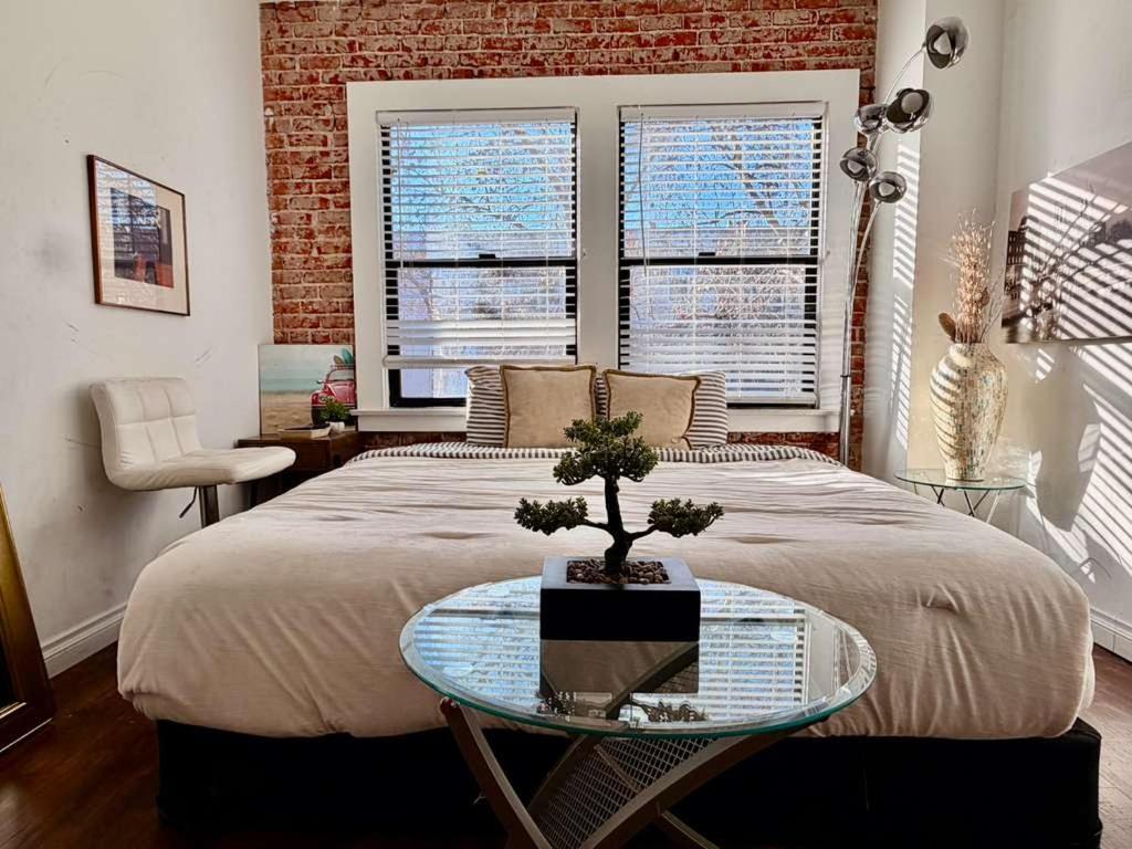 Modern & Popular Hollywood Studio at GW