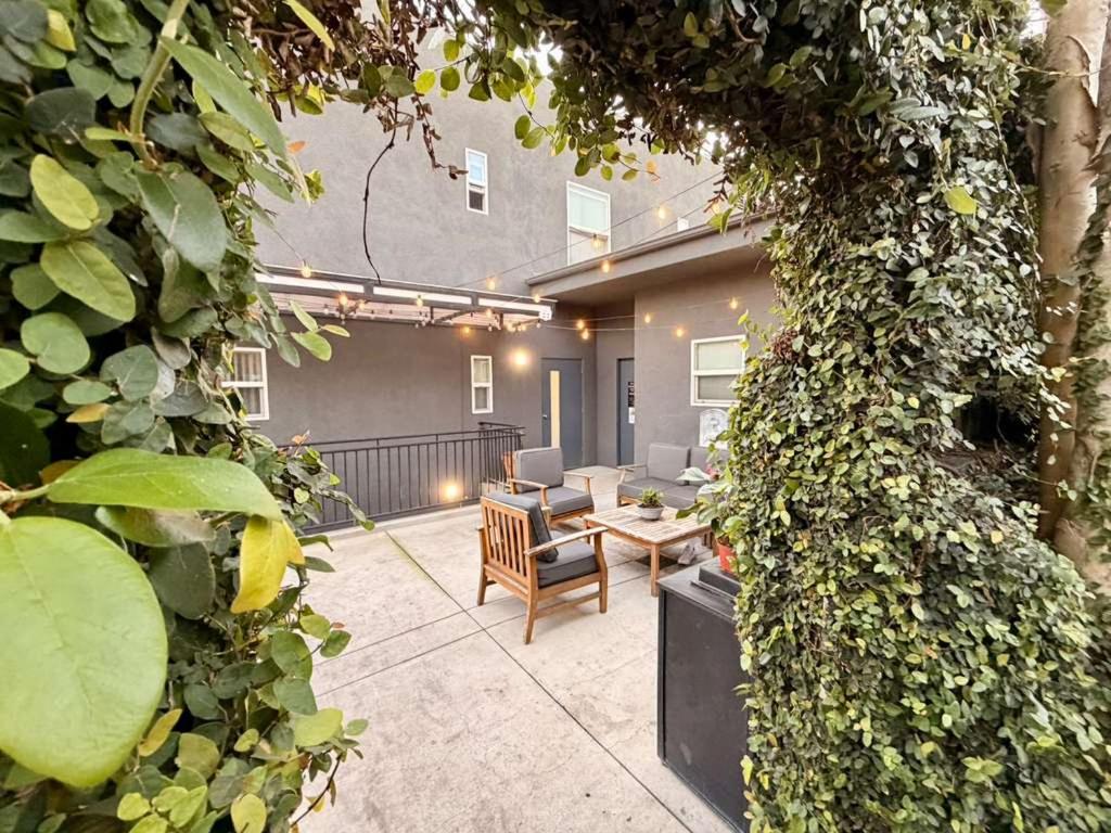 Charming Studio in the Heart of Hollywood - 5
