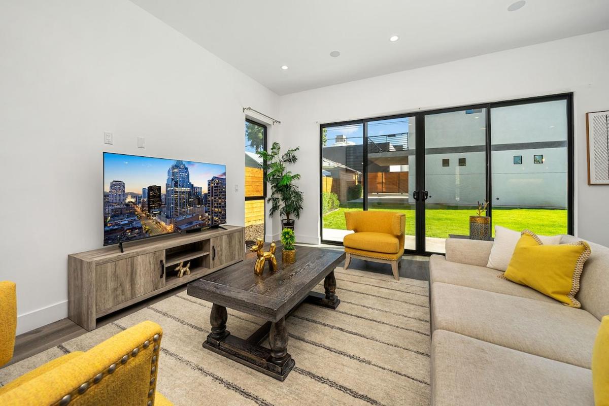 5BR Gorgeous Melrose Villa with Parking