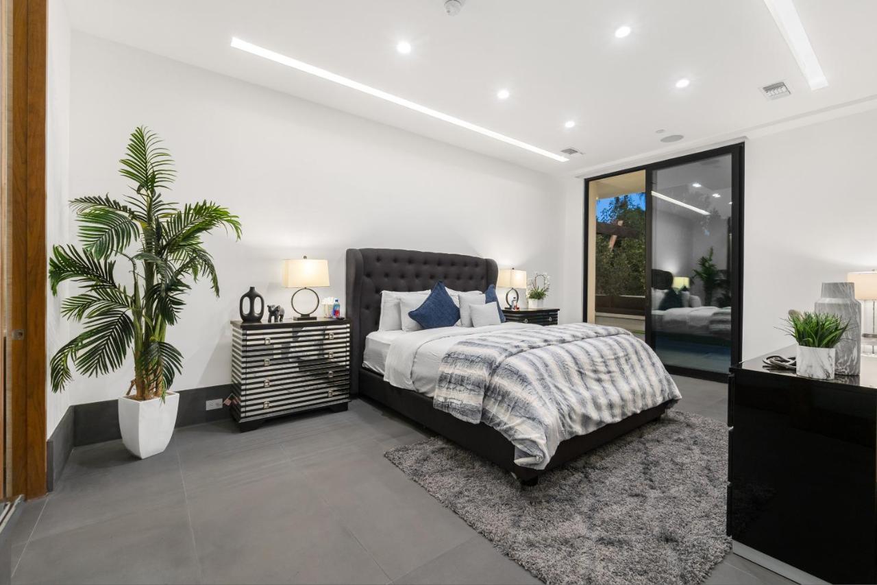 Ultra Luxury 5BR Beverly Hills Estate with Private Pool Spa and Canyon Views - 2