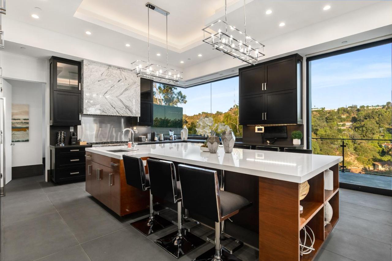 Ultra Luxury 5BR Beverly Hills Estate with Private Pool Spa and Canyon Views - 5