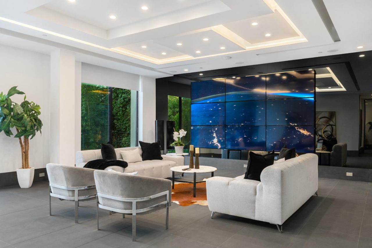 Ultra Luxury 5BR Beverly Hills Estate with Private Pool Spa and Canyon Views