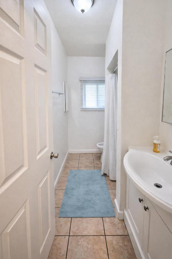 Charming Studio in the Heart of Hollywood - 3