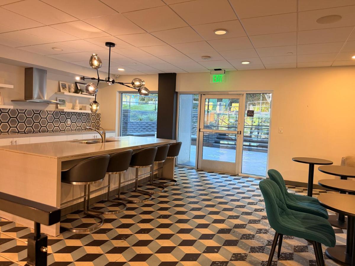 Serene Stay with Pool Access & Balcony - 5