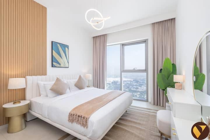 Vogue Vacation Homes, Downtown Views II with Direct Access to Dubai Mall Via a Climate Controlled Bridge, One Bedroom Apartment with Balcony and City View - 4