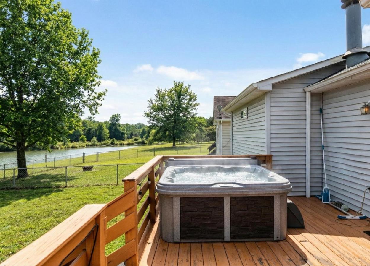 3BR Lakefront in Nashville with BBQ & Hot Tub - 5