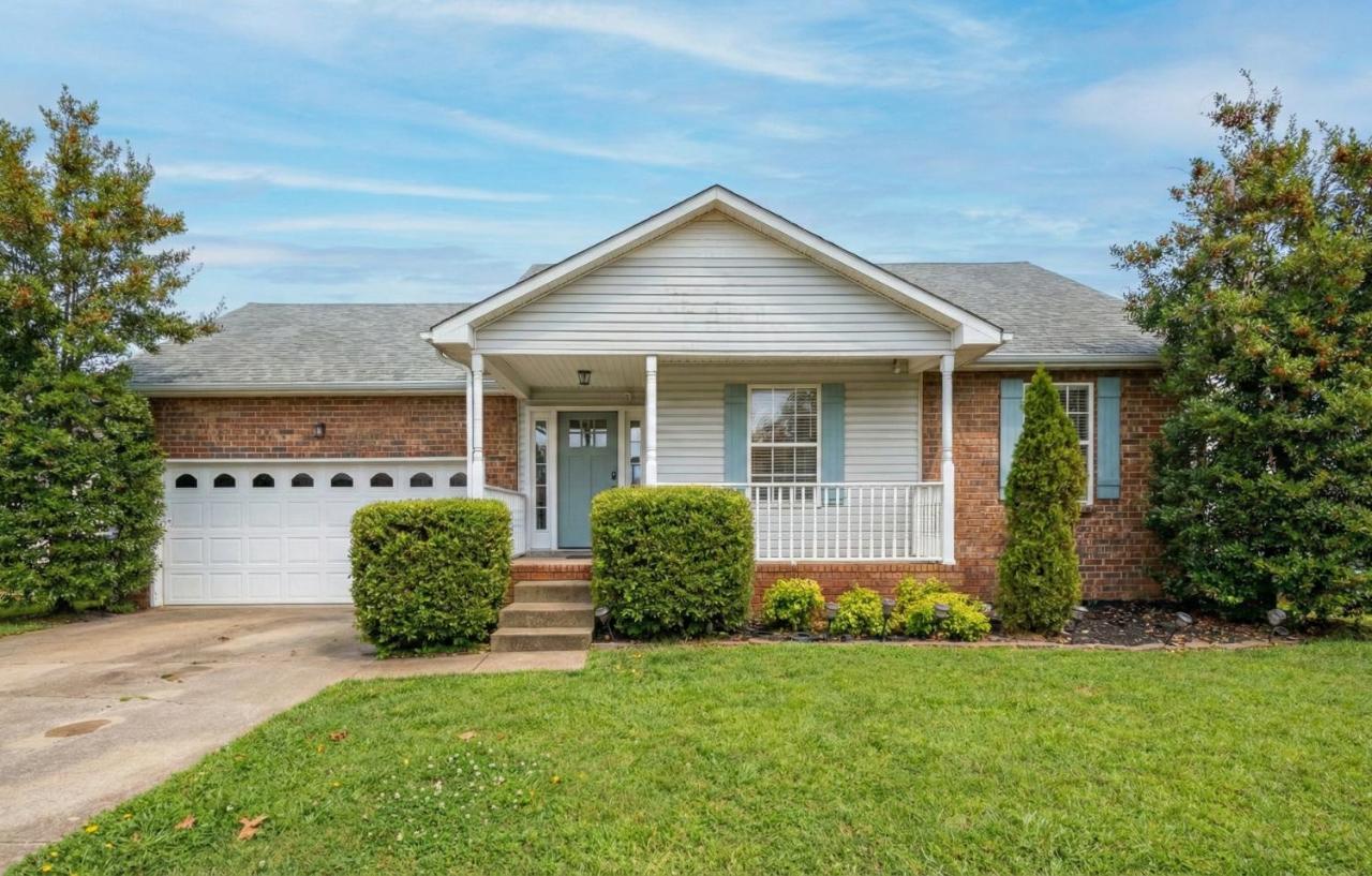 3BR Lakefront in Nashville with BBQ & Hot Tub - 3