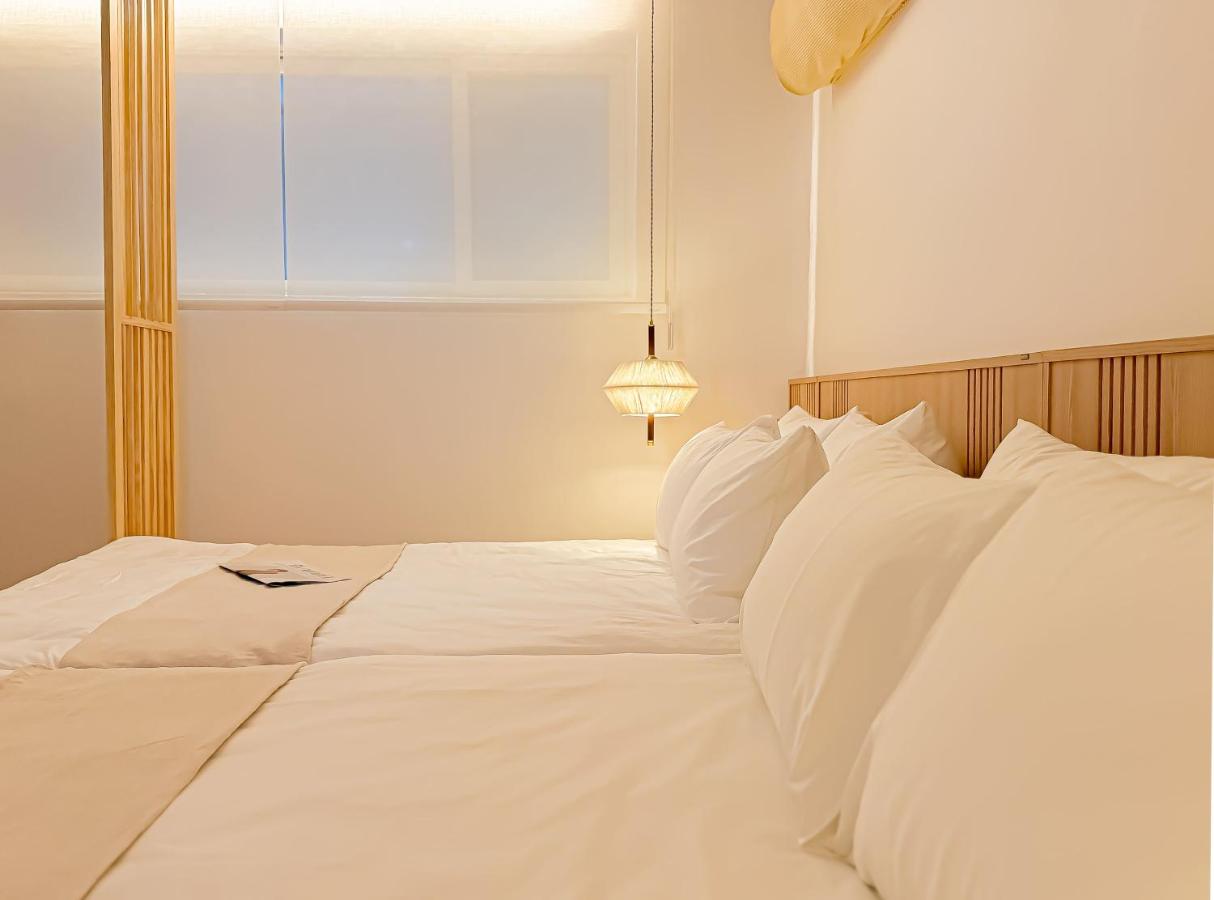 Yeoksam, Gangnam Plastic Surgery, COEX, Garosu-gil, Gangnam Wedding, Hongdae 30 minutes, airport bus - 2