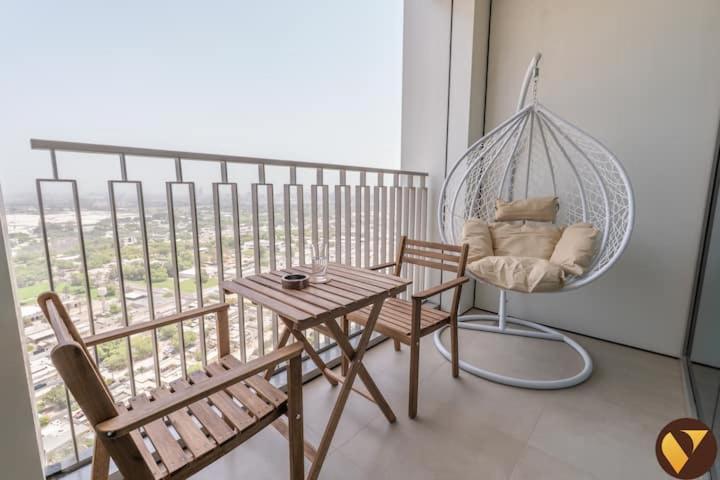 Vogue Vacation Homes, Downtown Views II with Direct Access to Dubai Mall Via a Climate Controlled Bridge, One Bedroom Apartment with Balcony and City View - 3