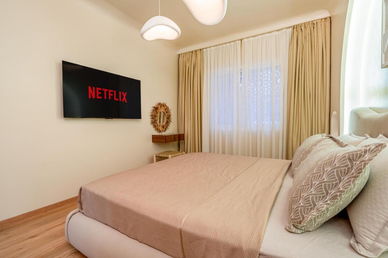 White Oasis Swimming pool and Design - 5