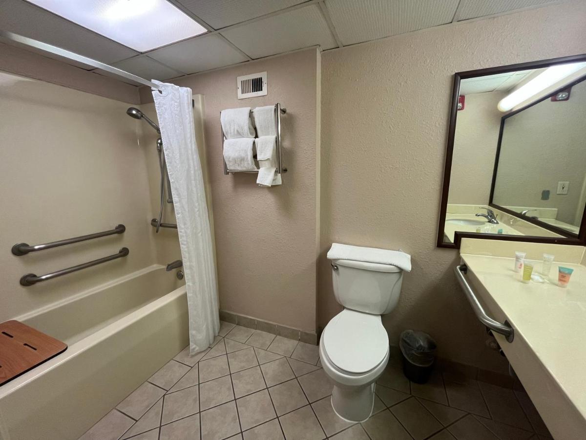 Derby Inn And Suites — photo 5