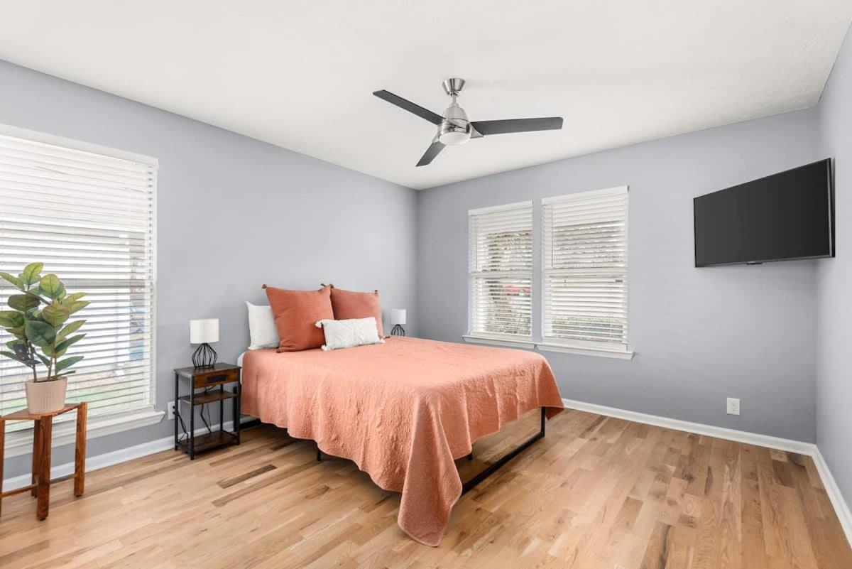 The Backstage Bungalow - 2