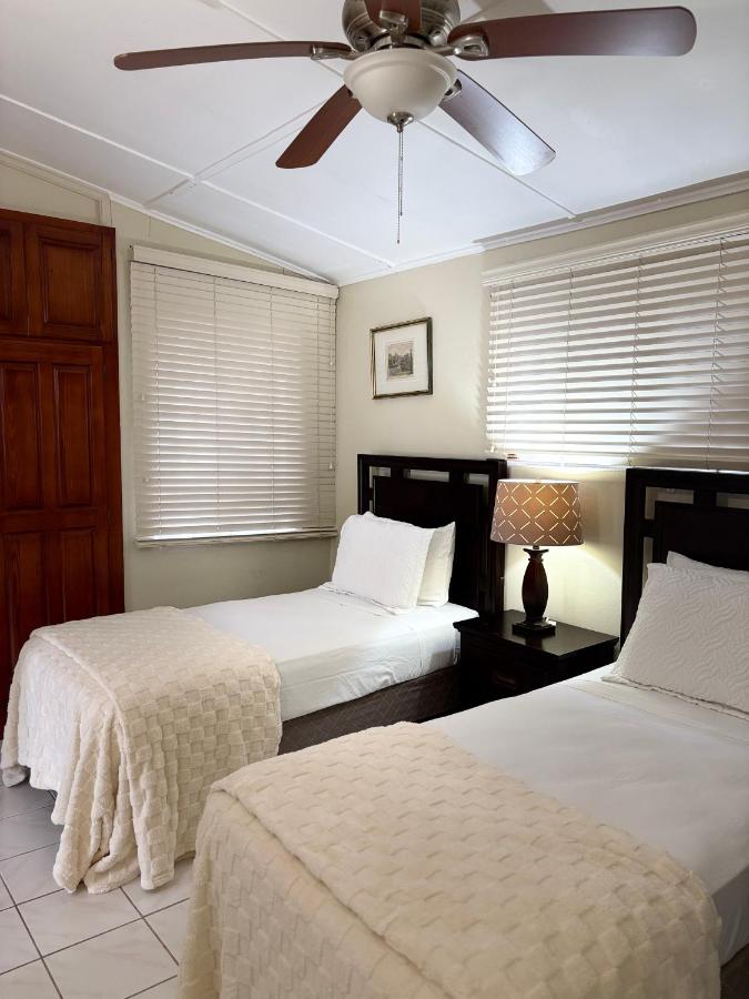 Patch&Porch Cottage - 2